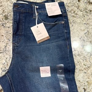 Brand new women’s high-rise skinny jeans. Size 12.